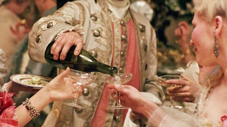 Fit for a Queen: The Vintage List Glassware in the V&A’s Marie Antoinette Style Exhibition Shop