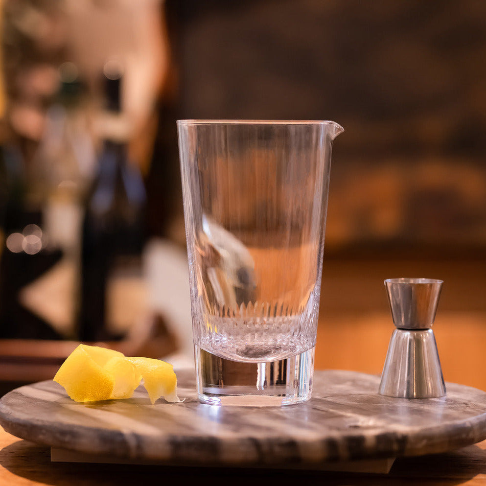 Un Mixing Glass con Design a Lancia
