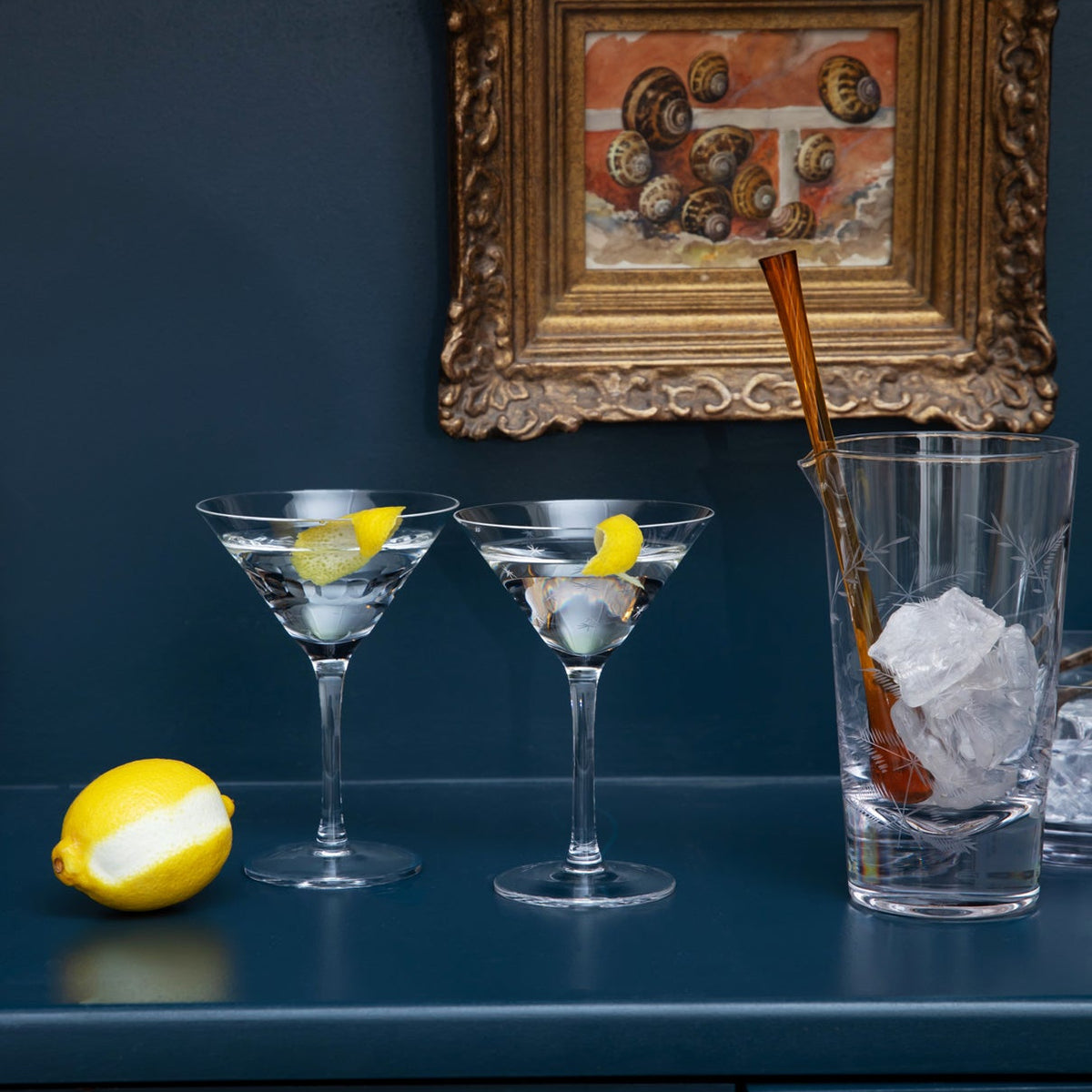 Une paire de verres à martini en cristal avec motif étoiles