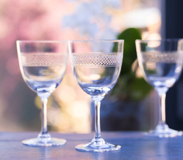 Crystal Wine Glasses with Bands Design