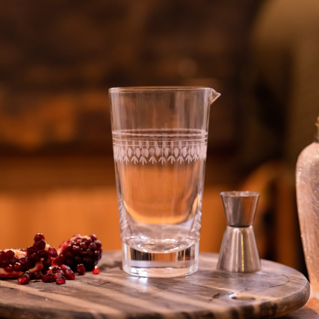 Un verre à mélange avec motif ovale